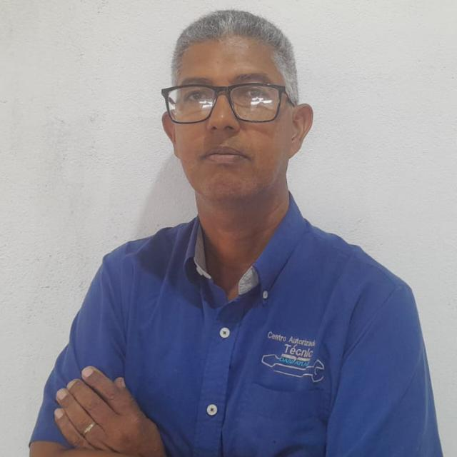 Técnico da DF Equipos Odonto